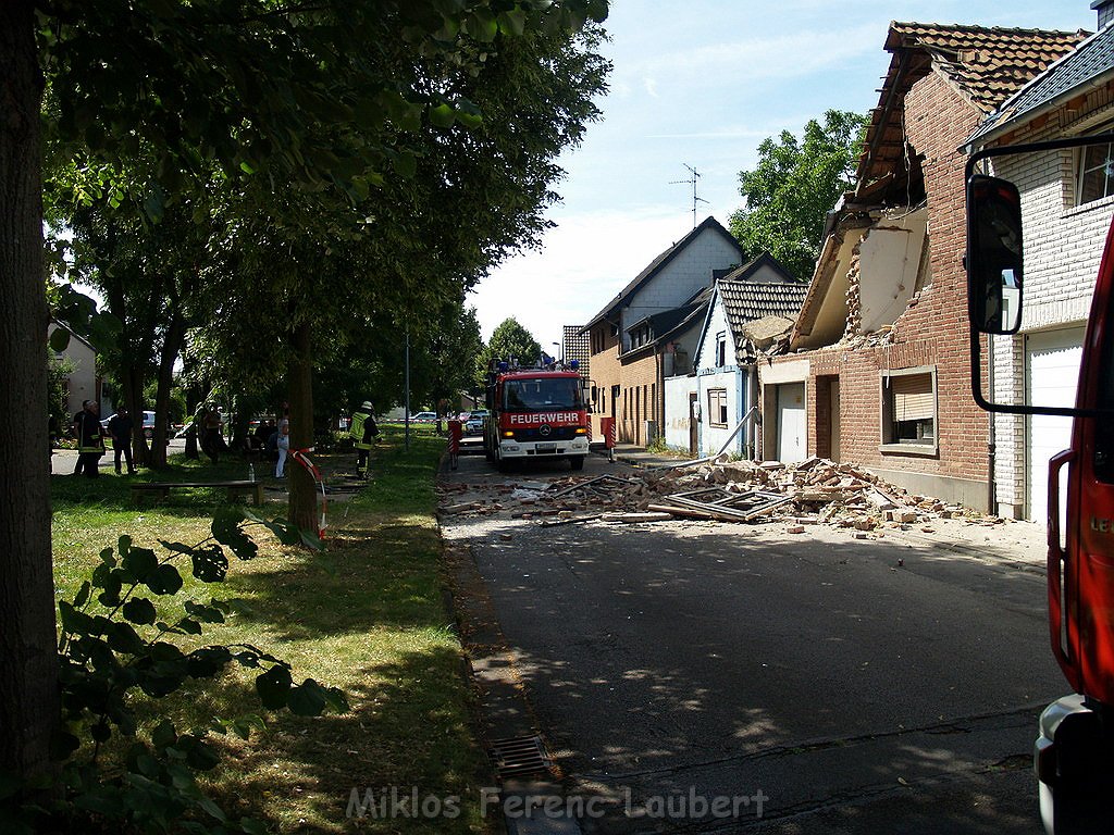 Detonation im Haus Erftstadt Dirmertsheim Brueckenstr P538.JPG